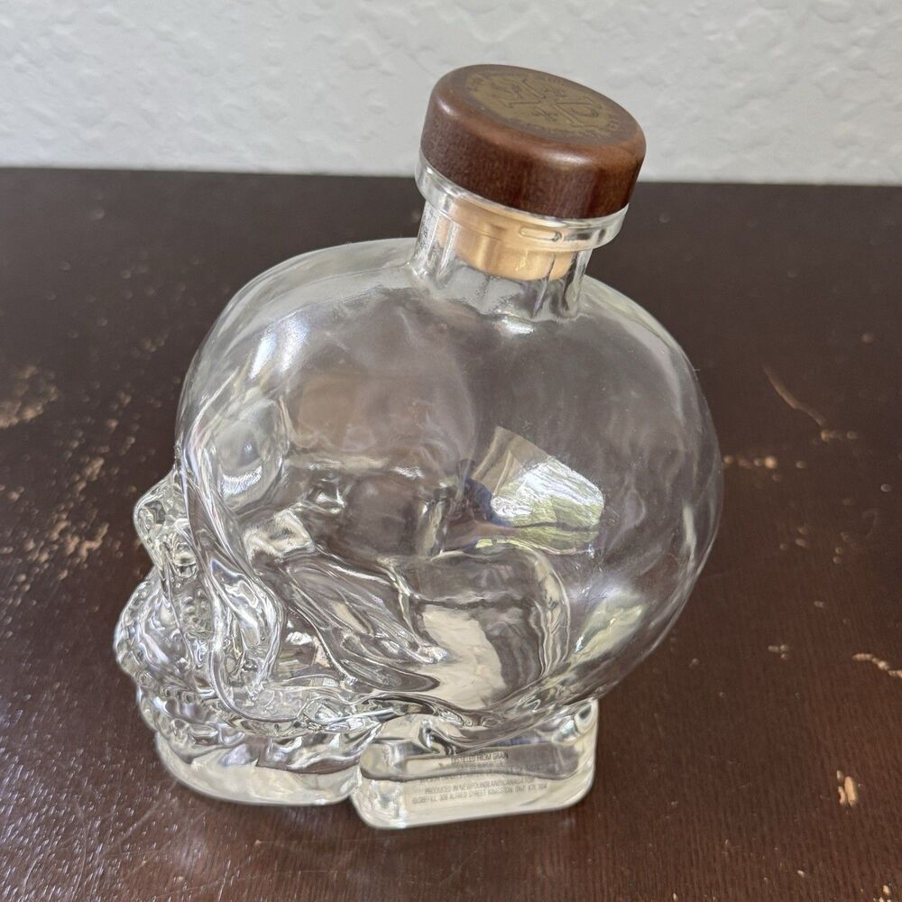 Crystal Head Vodka Bottle Empty Clear 750 Ml Very Clean Well Kept Dan Akroyd - Picture 4 of 8